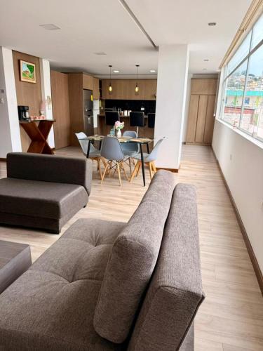 a living room with a couch and a table at Departamento CENTRICO CENTRO LOJA in Loja