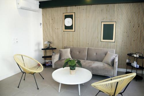 a living room with a couch and a table and chairs at Jolie T2, RDC, Proche du lac in Aix-les-Bains