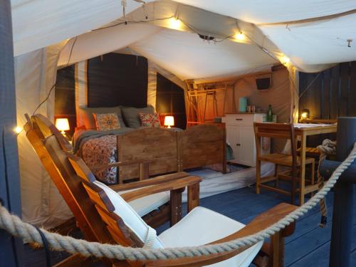 a bedroom in a tent with a bed and a desk at Zapach Morza - A Casa Mia in Niechorze