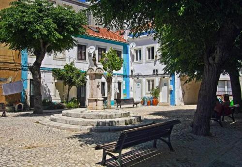 Sesimbra Old Town Apt, 1 Min Walk to Beach