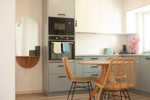 Sesimbra Old Town Apt, 1 Min Walk to Beach