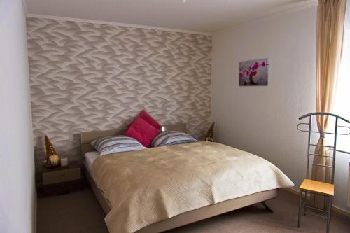 a bedroom with a large bed with pink pillows at HarzApart-Goslar in Goslar