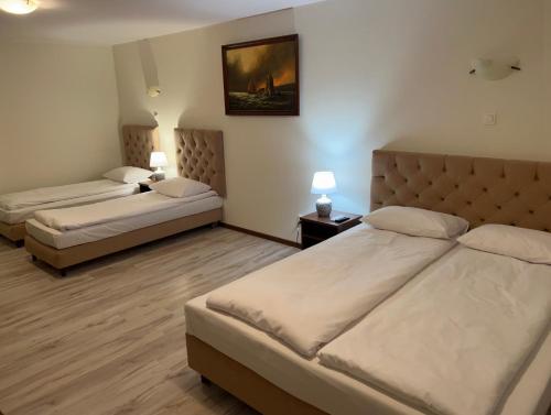 a hotel room with two beds and two lamps at Villa Marina in Dąbki