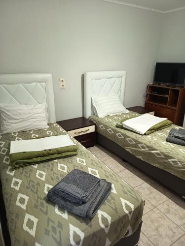a bedroom with two beds and a dresser at Villa Maria in Mángana