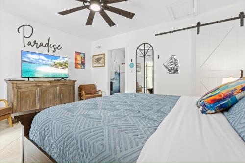 a bedroom with a bed and a ceiling fan at Sailors Cabin - Prime Downtown Key West Spot - Walk to Duval in Key West