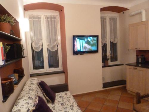 Μια τηλεόραση ή/και κέντρο ψυχαγωγίας στο Casa Orefici, 4 Apartments in front of Aquarium!