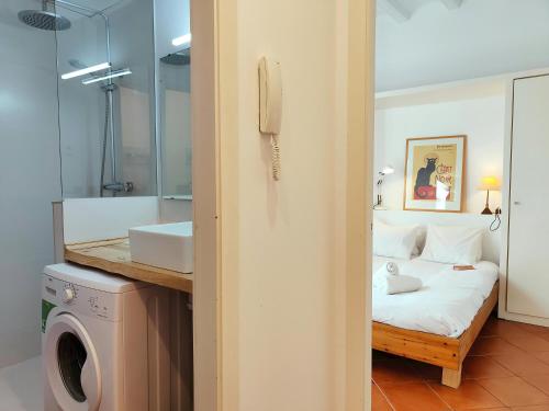 Bright 1-Bed Apartment on La Rambla Barcelona. RJ