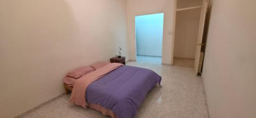 a bedroom with a bed in a room at Appartement Alger in Alger