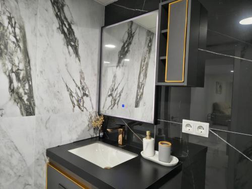 Alicante Modern Urban Apartment - Downtown & Cozy