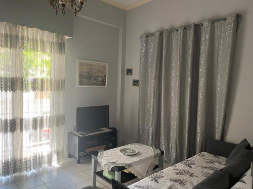 Spacious 2-bedroom house with terrace in Attiki Peristeri 80 m2 quiet residential area, easy access to hospitals