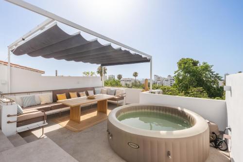 a hot tub on the roof of a house at Villa Cobo in Torremolinos