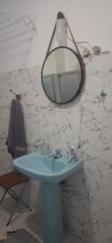 a bathroom with a sink and a mirror on a wall at Apartamento Teresópolis alto in Teresópolis