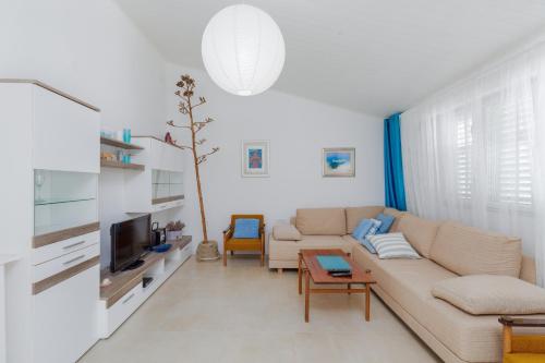 Apartments by the sea Podgora, Makarska - 11432