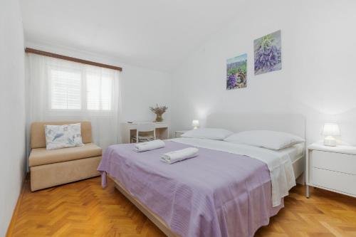 Apartments by the sea Podgora, Makarska - 11432