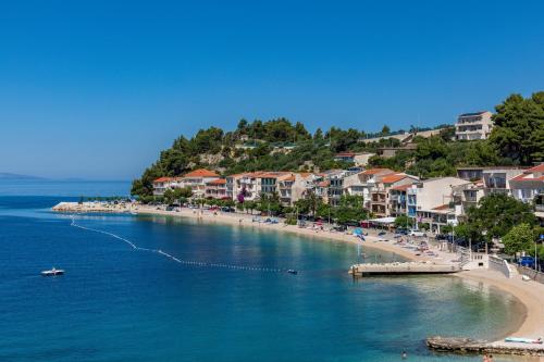 Apartments by the sea Podgora, Makarska - 11432