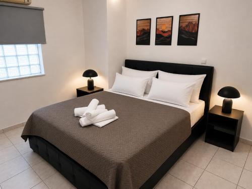 MARIE PATRASSO - Minimal apartment in the center of Patras
