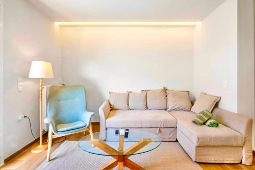 Spacious 65m 2BR Apartment near Marina Zeas
