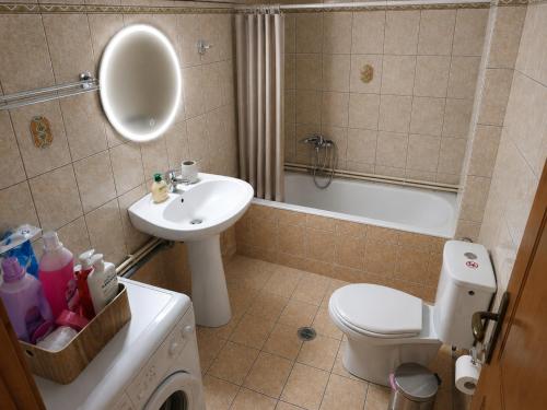 MARIE PATRASSO - Minimal apartment in the center of Patras