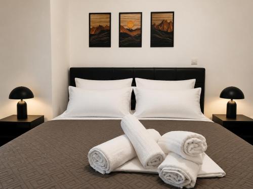 MARIE PATRASSO - Minimal apartment in the center of Patras