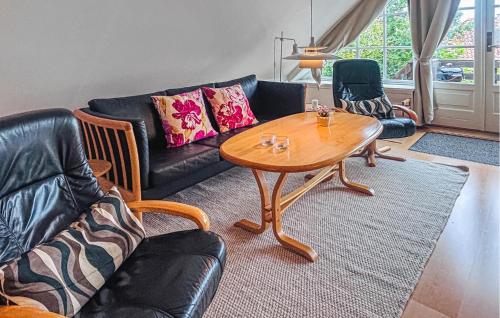 a living room with a couch and a table at Skagenhuset Lejl 3 in Allinge
