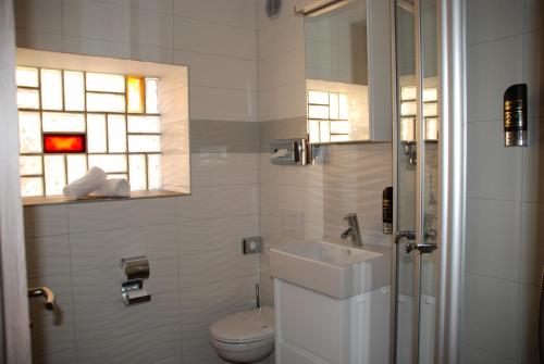 Koupelna v ubytování Hotel zur Linde