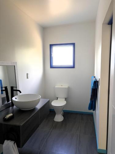 a bathroom with a sink and a toilet at Kuki Kainga in Matavera