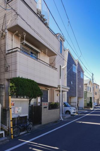 88sqm house, 6min to station, 10min direct to Asakusa, 6min direct to Skytree, Direct to Haneda Airport, Scenic train view