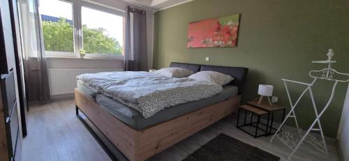 a bedroom with a bed in a room with a window at Ferienwohnung Kaholze in Kaltenholzhausen