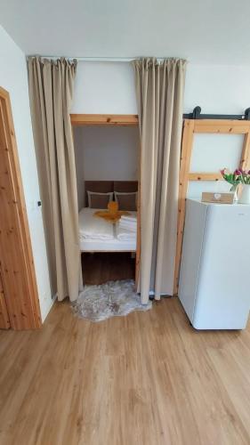 a room with a bunk bed with a curtain at Calma Apartments Gattendorf in Gattendorf