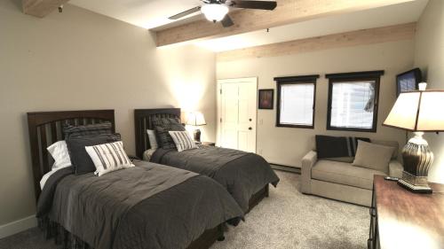 a bedroom with two beds and a couch at Sun Valley Adventures Heated Pool & Spa in Ketchum