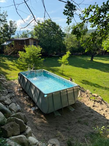 a bath tub sitting in a yard with at Rezi Pava in Pava