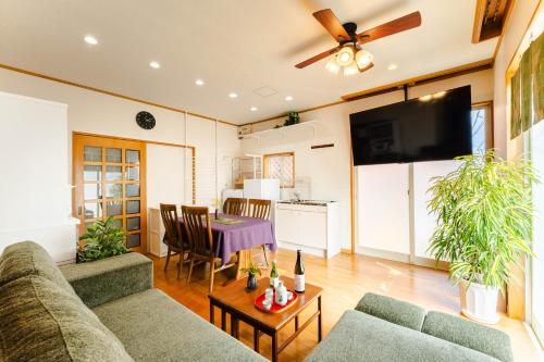Michiko House PayPayドーム MARK IS福岡 駐車場付き最大8名のモダンな一軒家 空港 博多駅直通 天神地下鉄5分