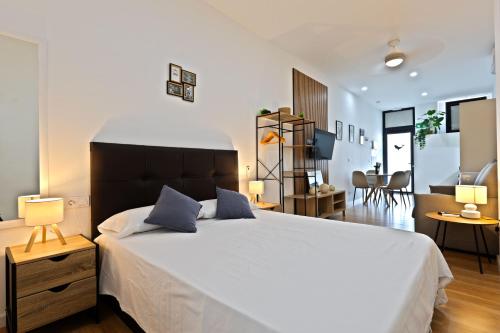 Ballena - Modern Apt - Near Bioparc by Río Turia Apartments