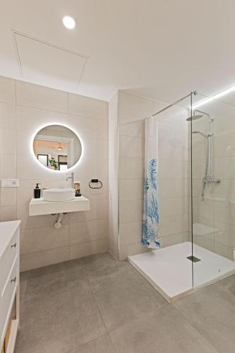Ballena - Modern Apt - Near Bioparc by Río Turia Apartments