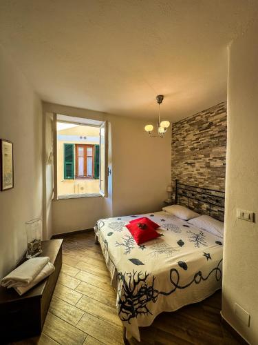 a bedroom with a bed and a window at VERNAZZA CENTRALE in Vernazza