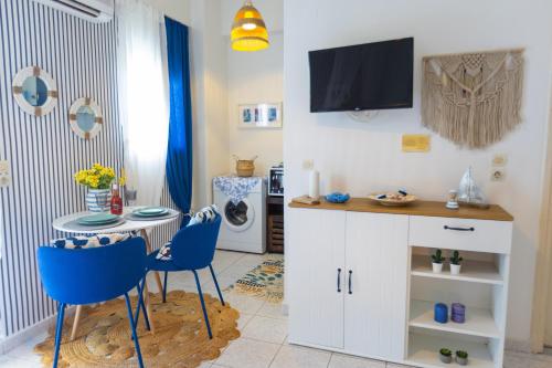 Aegean Blue - Stylish City Escape