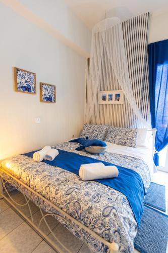 Aegean Blue - Stylish City Escape