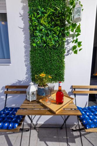 Aegean Blue - Stylish City Escape