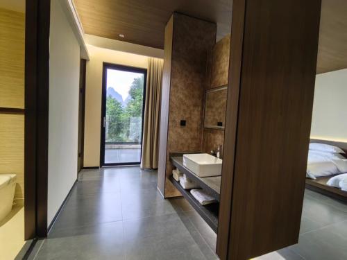 a bathroom with a sink and a bed at Yipin Noble Residence in Xinxu