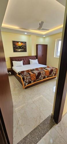 a bedroom with a large bed in a room at Hotel Sunny in Varanasi