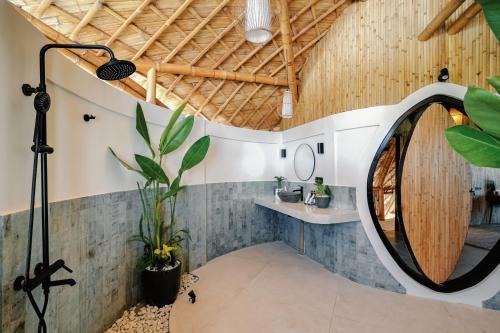 a bathroom with a round window in the ceiling at Buenavista Lux Villas in Kuta Lombok