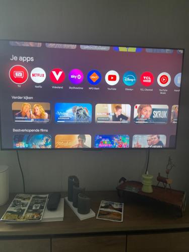 a tv screen with a bunch of different websites at Chalet Bosgeluk in Hoenderloo