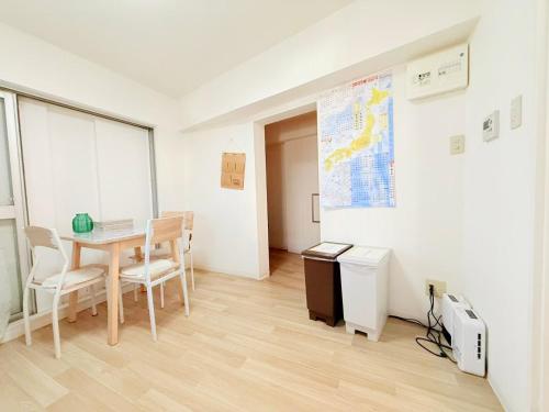 Shinjuku Kabuki Youth Hostel#New Sunshine Room#50 second walk from Higashi Shinjuku subway#Automatic locking door at entrance#新宿2