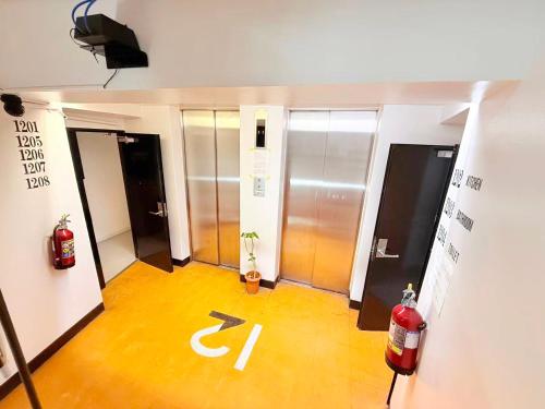 Shinjuku Kabuki Youth Hostel#New Sunshine Room#50 second walk from Higashi Shinjuku subway#Automatic locking door at entrance#新宿2