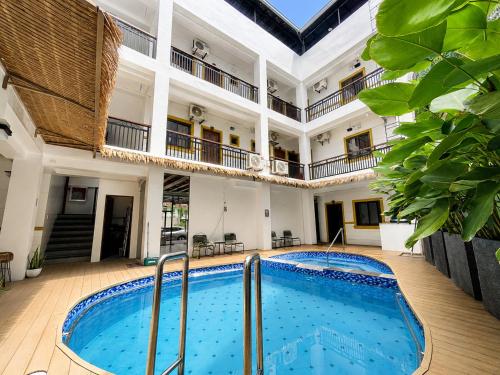 an indoor pool in the middle of a building at Serene Rise Hotel Angeles City in Angeles