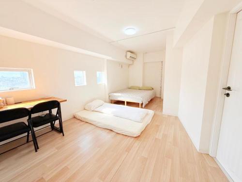 Shinjuku Kabuki Youth Hostel#New Sunshine Room#50 second walk from Higashi Shinjuku subway#Automatic locking door at entrance#新宿12BK