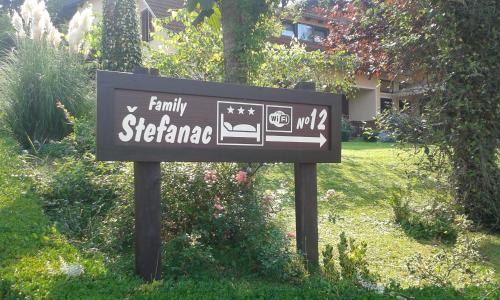 Κήπος έξω από το Apartments and Rooms Štefanac