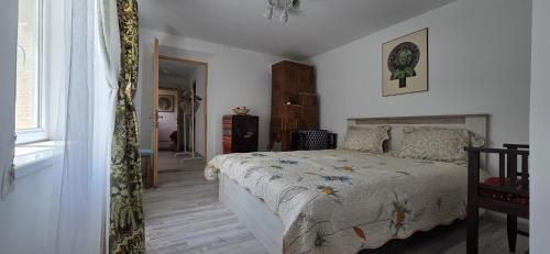 a bedroom with a bed and a window at Iancina House & Art Gallery in Salcioara