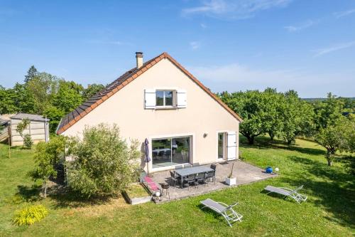 an image of a house with a patio at Maison Au Petit Bonheur in Argenton-sur-Creuse