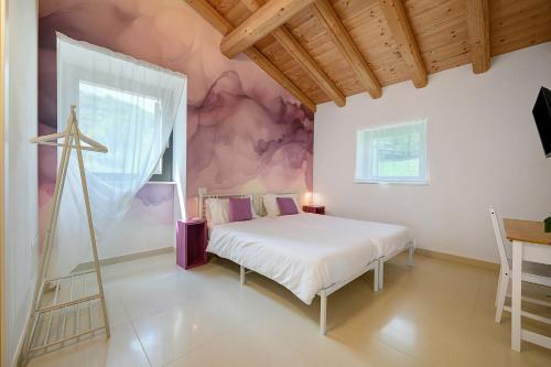 a bedroom with a bed and a painting on the wall at Agriturismo Cascina Capo in Negrar